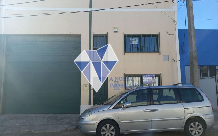 Armazém com Habitação freguesia São João Batista