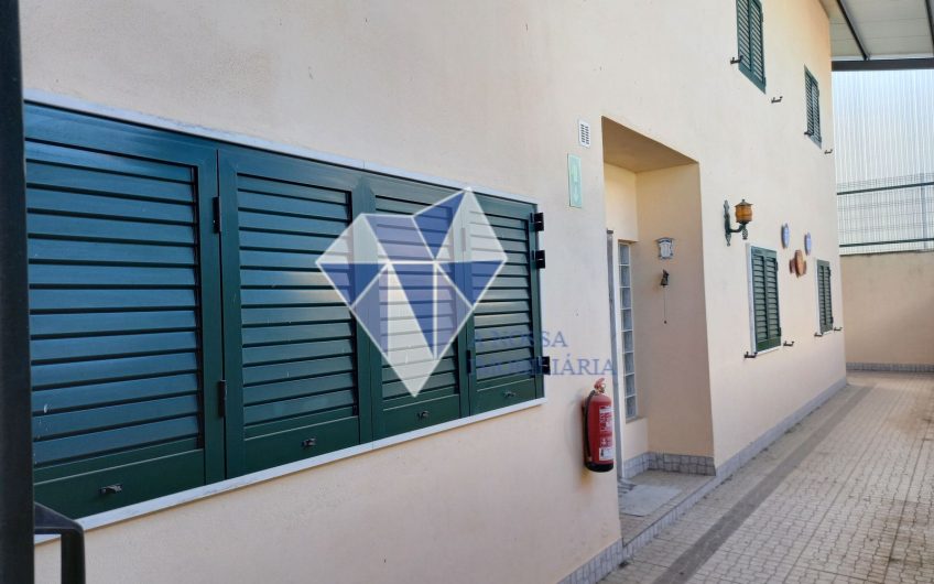Armazém com Habitação freguesia São João Batista